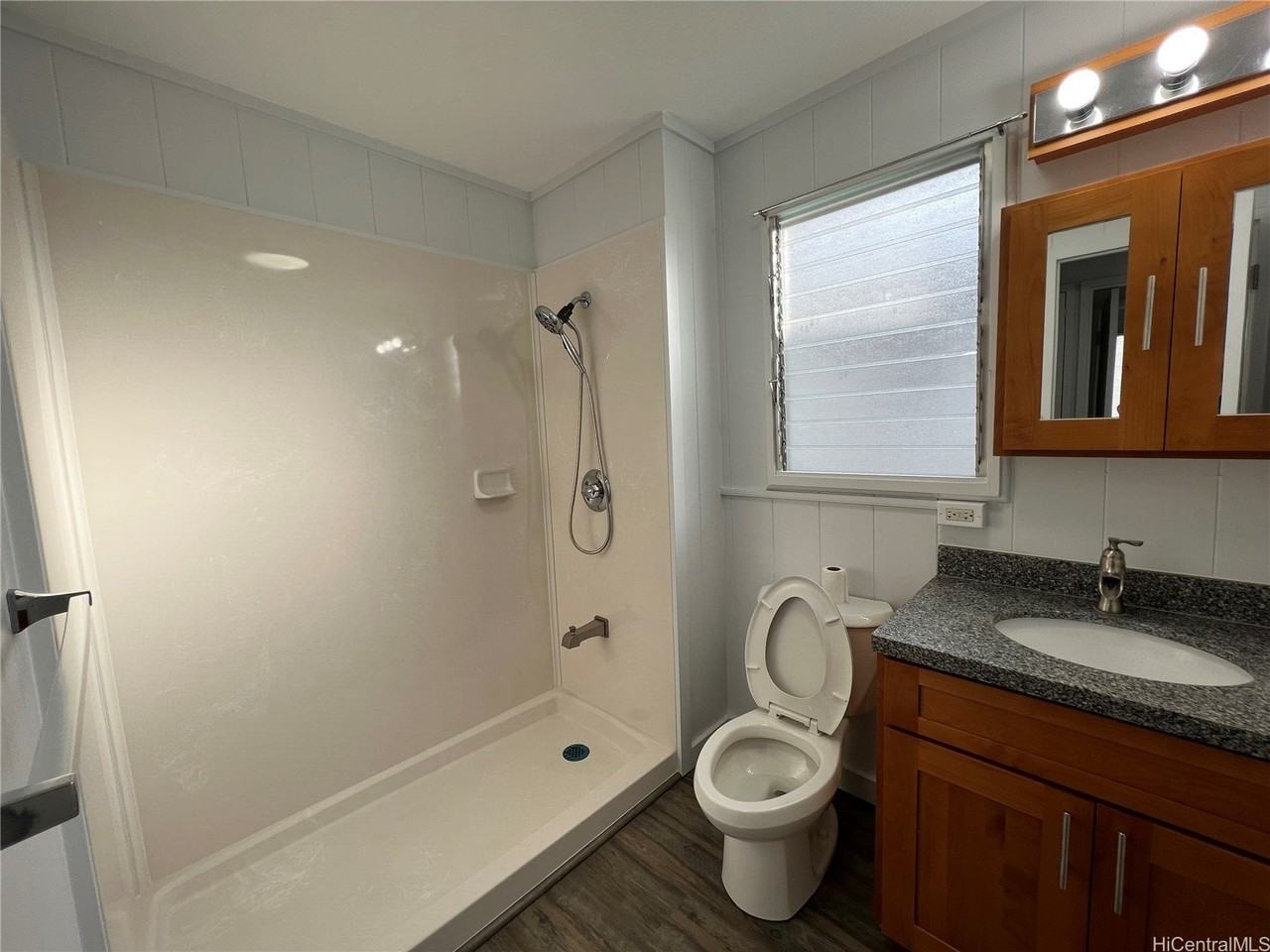 3046 Harding Ave #C - Photo 5 of 10