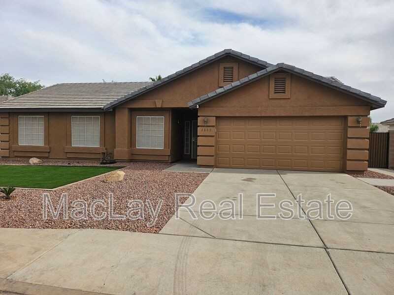 2863 E Oakland Ct - Photo 2 of 21