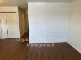 featured image of 1412 Courtney Pl #A