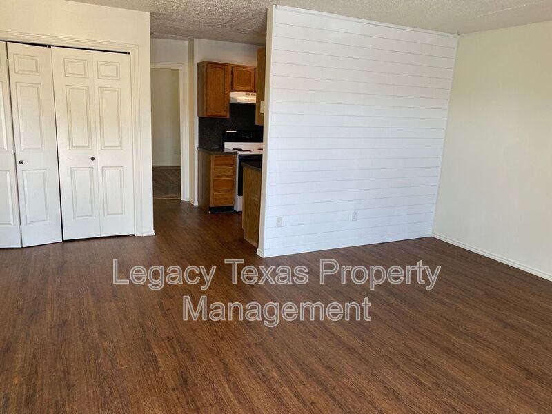1412 Courtney Pl #A - Photo 2 of 24
