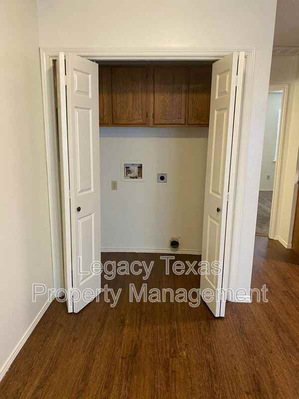 1412 Courtney Pl #A - Photo 4 of 24