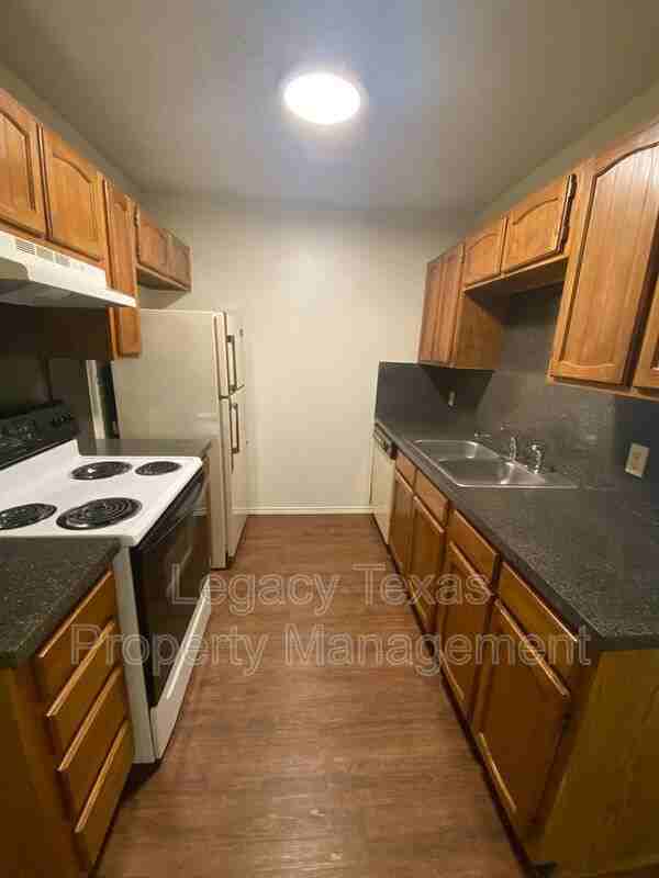 1412 Courtney Pl #A - Photo 5 of 24