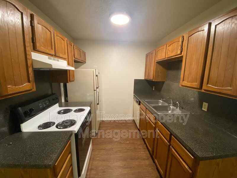 1412 Courtney Pl #A - Photo 7 of 24