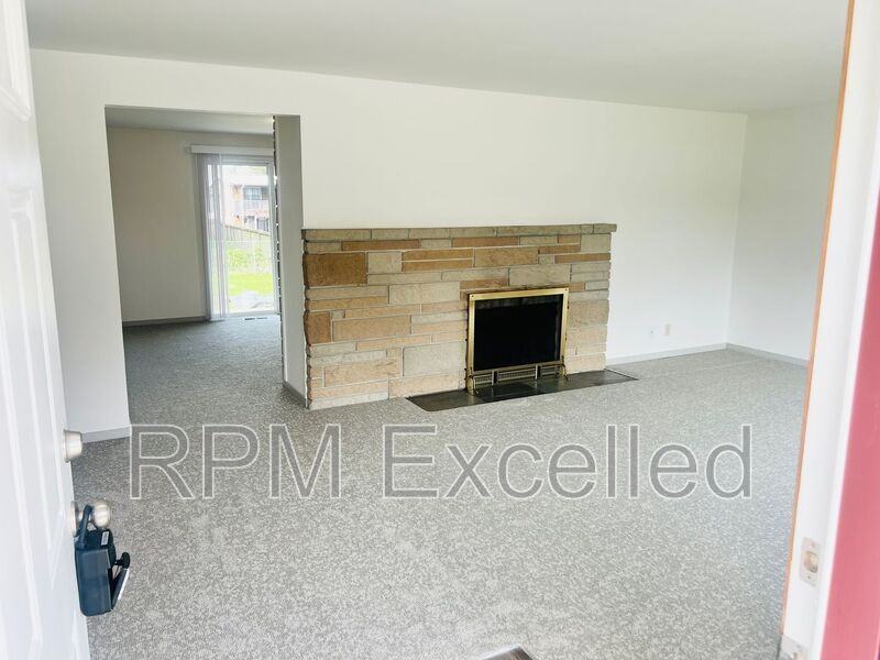 3808 S 250th St - Photo 3 of 21