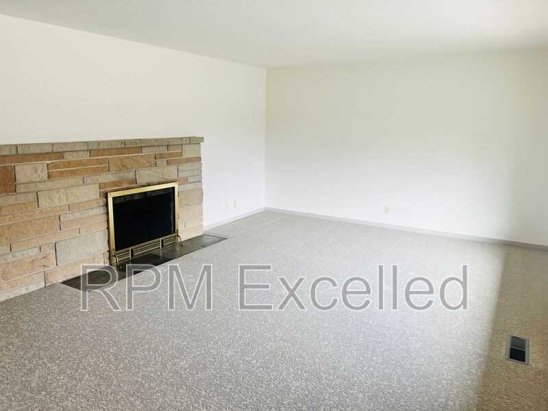 3808 S 250th St - Photo 4 of 21