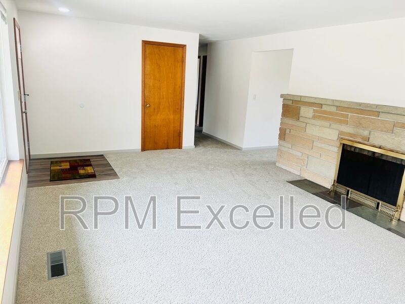 3808 S 250th St - Photo 5 of 21