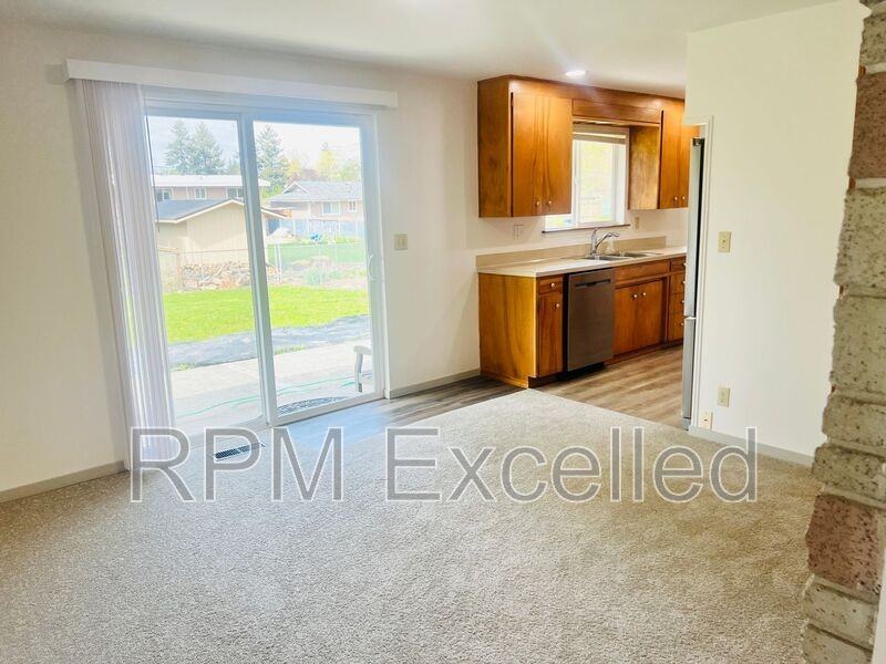 3808 S 250th St - Photo 6 of 21