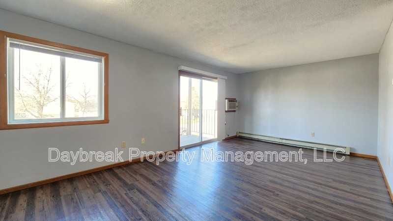 1202 34th Ave S - Photo 4 of 40