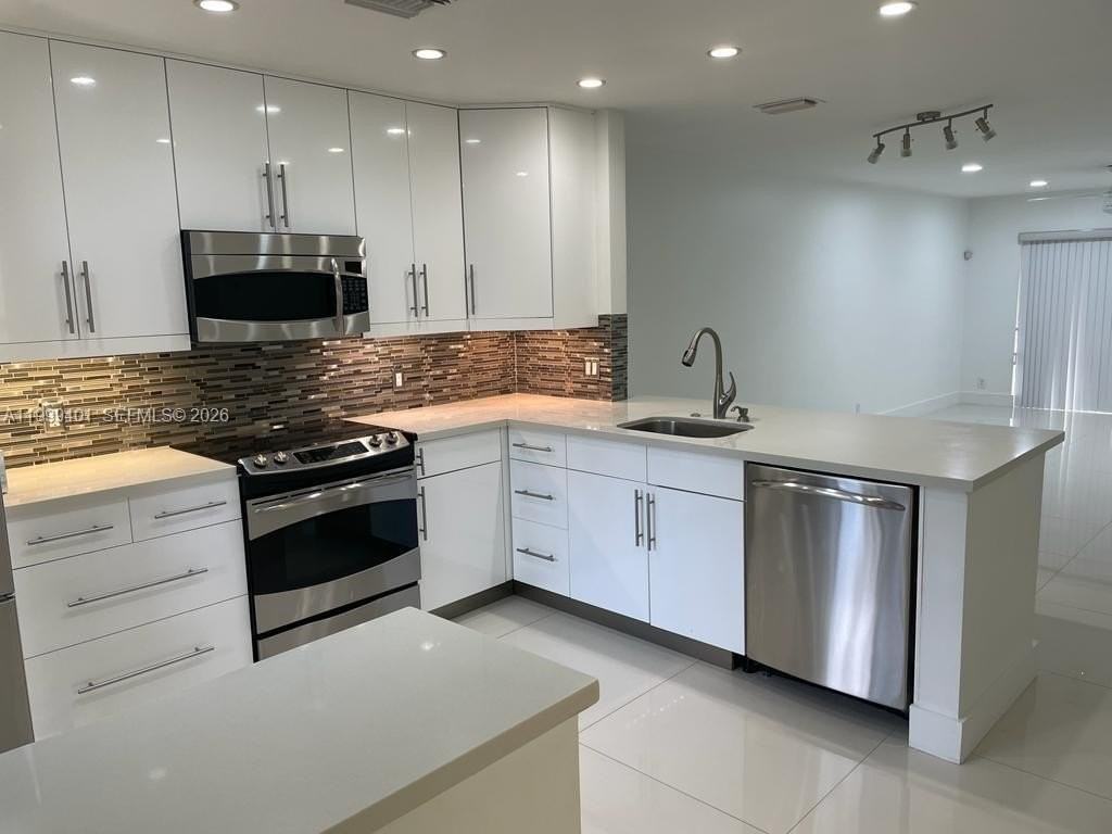 454 Lakeview Dr #2 - Photo 2 of 22