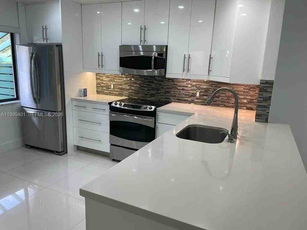 454 Lakeview Dr #2 - Photo 4 of 22