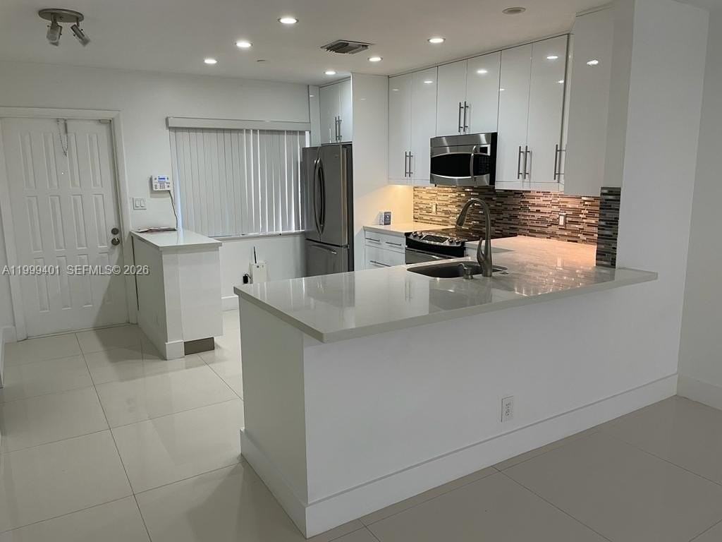 454 Lakeview Dr #2 - Photo 5 of 22