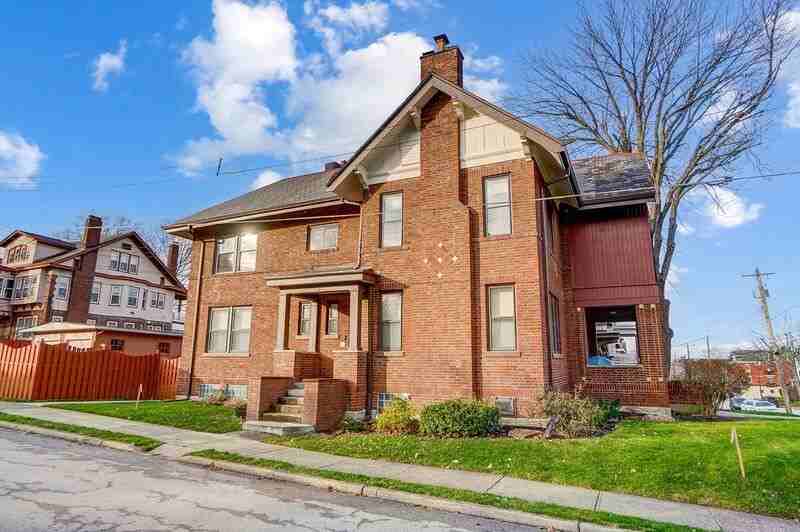 2881 Observatory Ave #2 - Photo 4 of 50