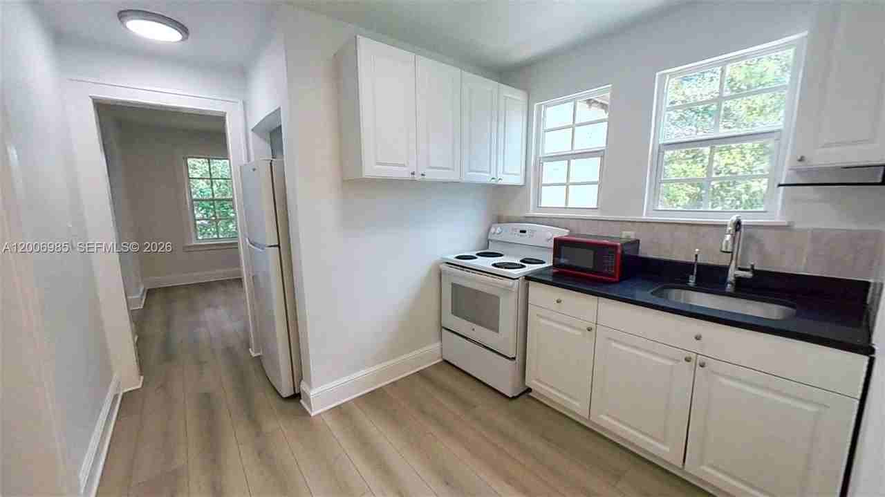 8240 Ne 3rd Ave - Photo 4 of 19