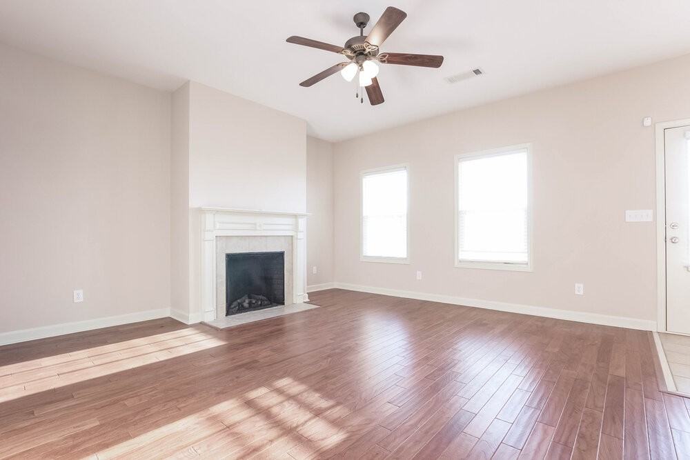 537 Pringle Dr - Photo 2 of 15