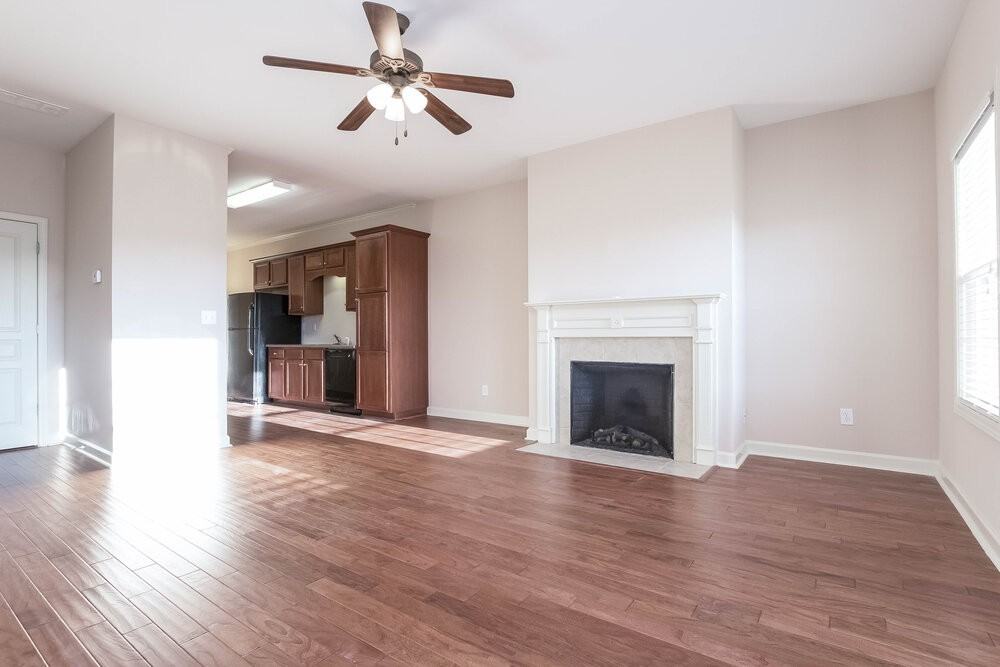 537 Pringle Dr - Photo 3 of 15