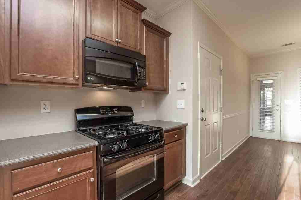 537 Pringle Dr - Photo 4 of 15