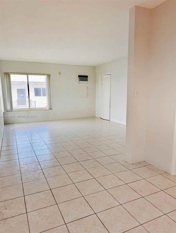 505 S Ocean Dr #A1 - Photo 2 of 5