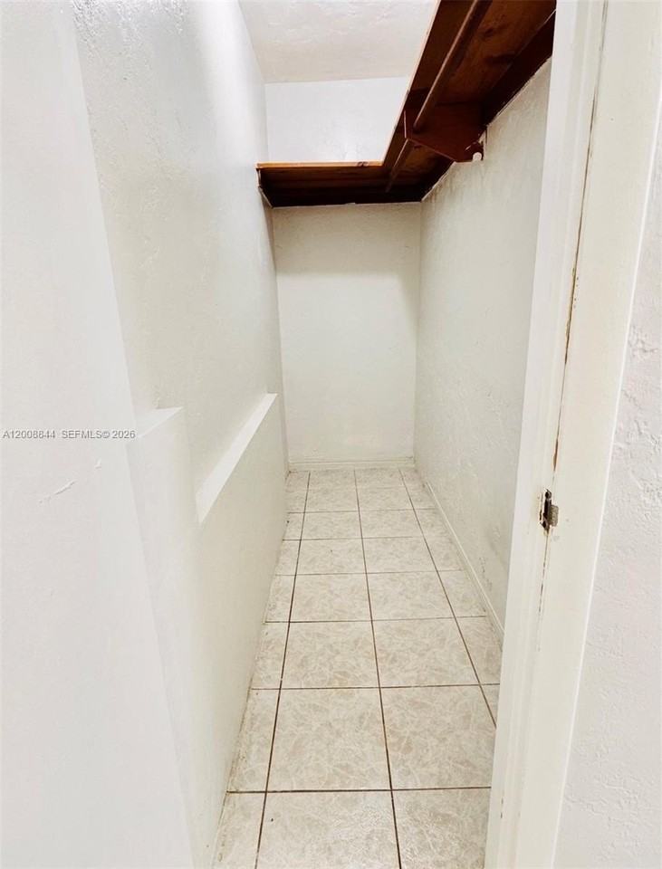 505 S Ocean Dr #A1 - Photo 3 of 5