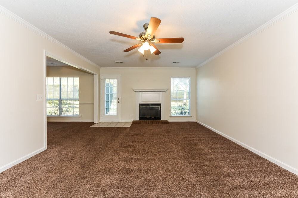 104 Carolina Ct - Photo 4 of 17