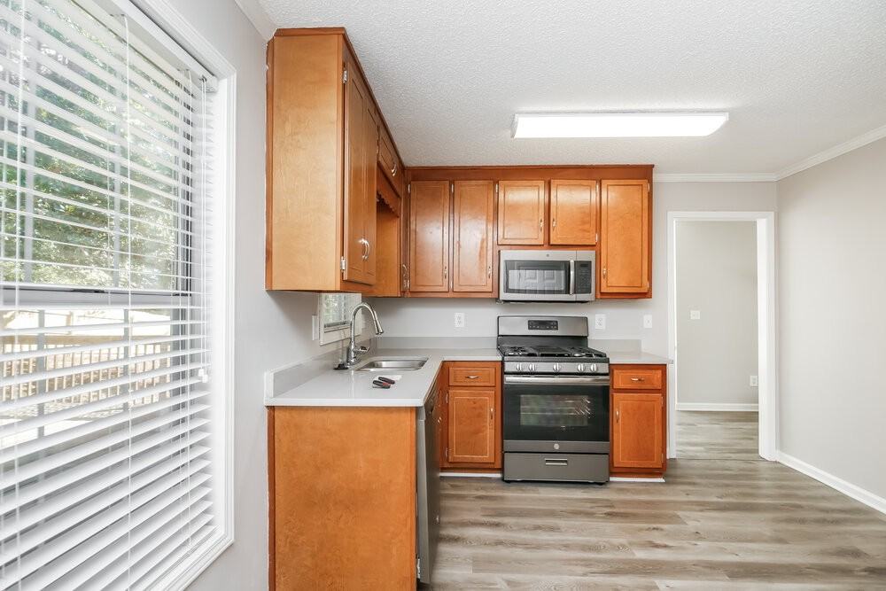 2405 Glynn Oaks Ct Sw - Photo 7 of 17