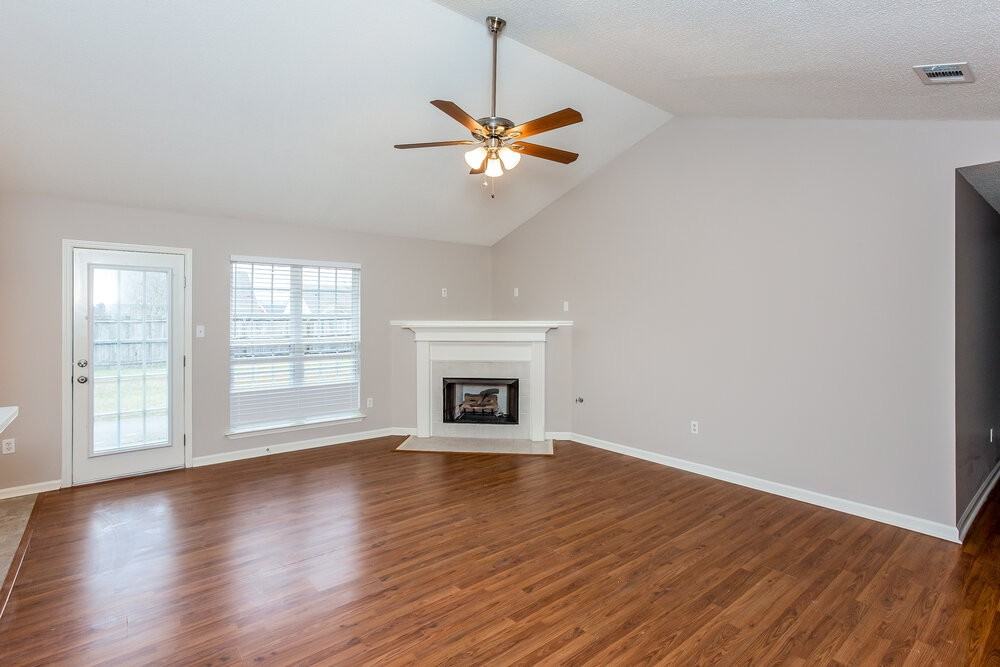 1720 Cherry Creek Dr - Photo 3 of 16