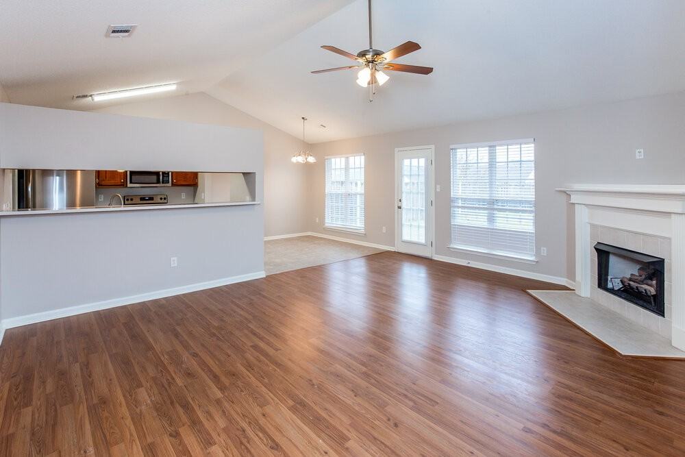 1720 Cherry Creek Dr - Photo 4 of 16