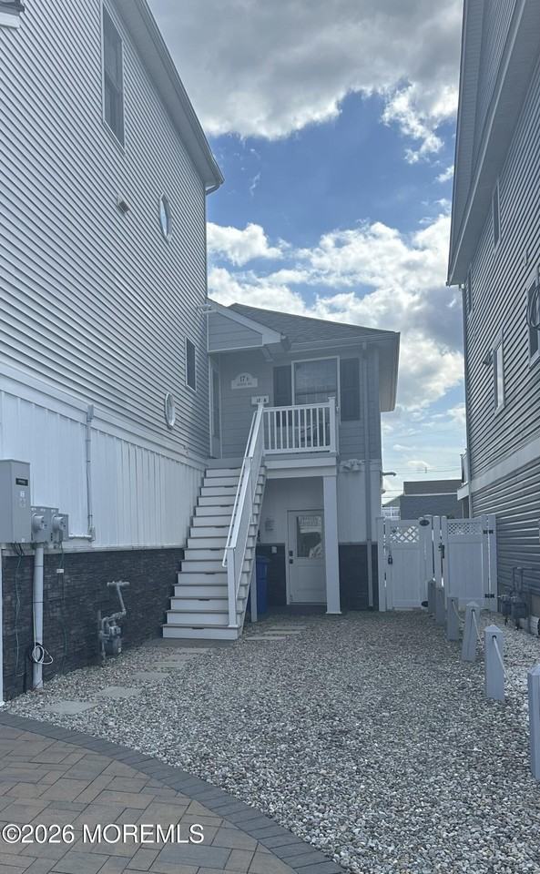 17 7th Ave - Photo 2 of 8