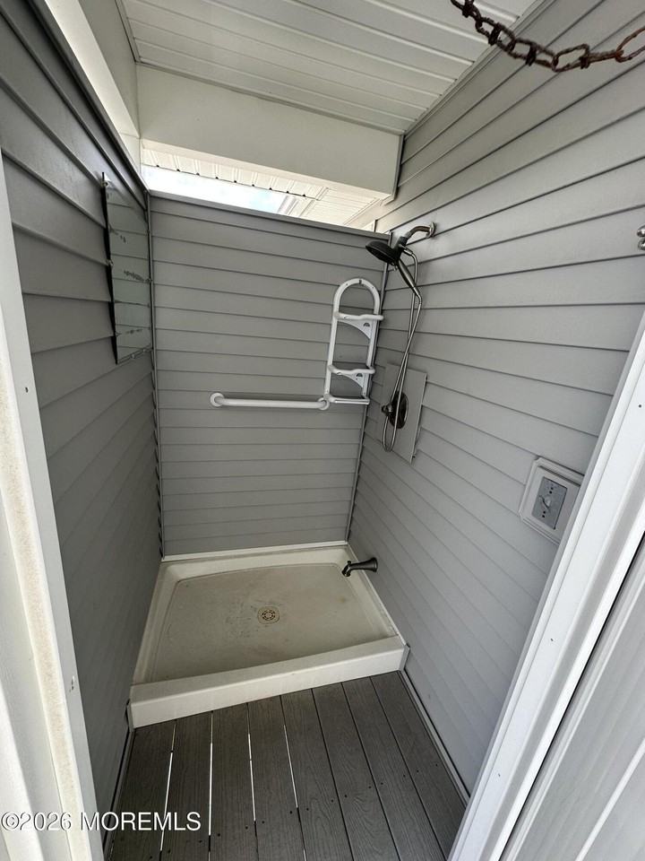 17 7th Ave - Photo 4 of 8