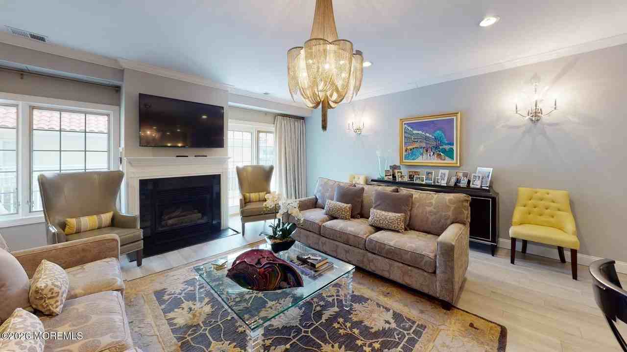 312 Riviera Dr - Photo 4 of 33