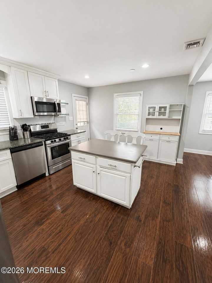 194 2nd St - Photo 2 of 11