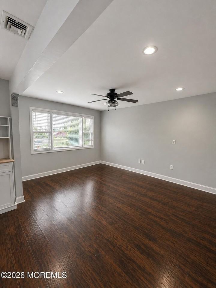 194 2nd St - Photo 4 of 11