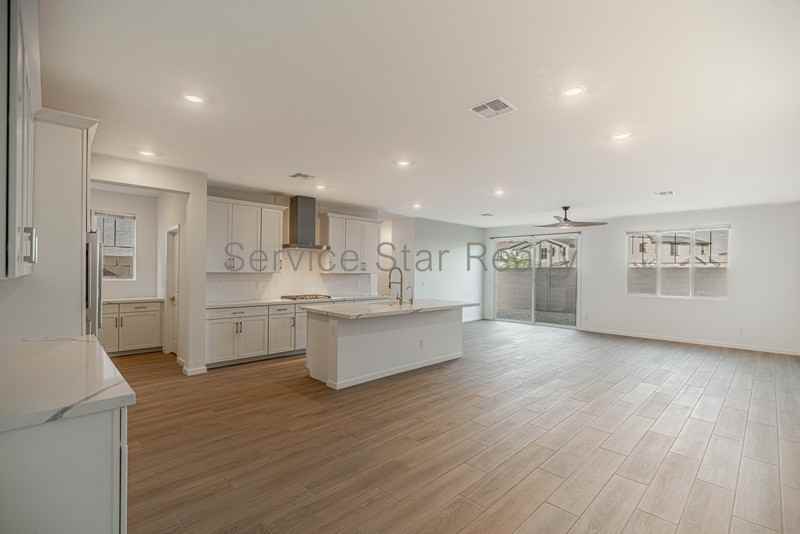 2432 W Maximo Way - Photo 2 of 19