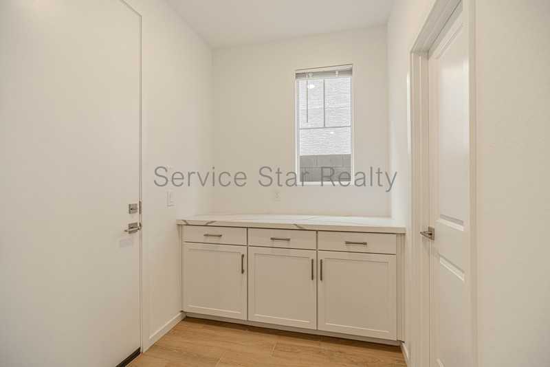 2432 W Maximo Way - Photo 3 of 19