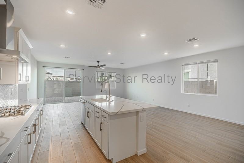 2432 W Maximo Way - Photo 4 of 19