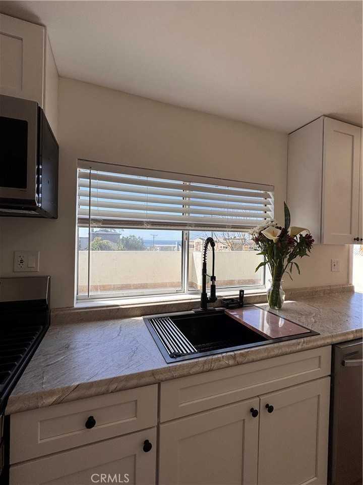 1734 Prospect Ave #B - Photo 6 of 22