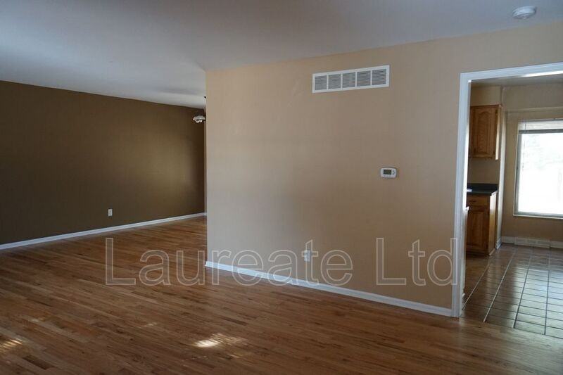 1853 S Oakland St - Photo 2 of 21