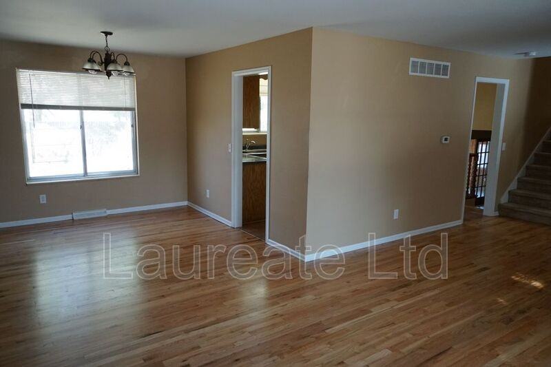 1853 S Oakland St - Photo 3 of 21