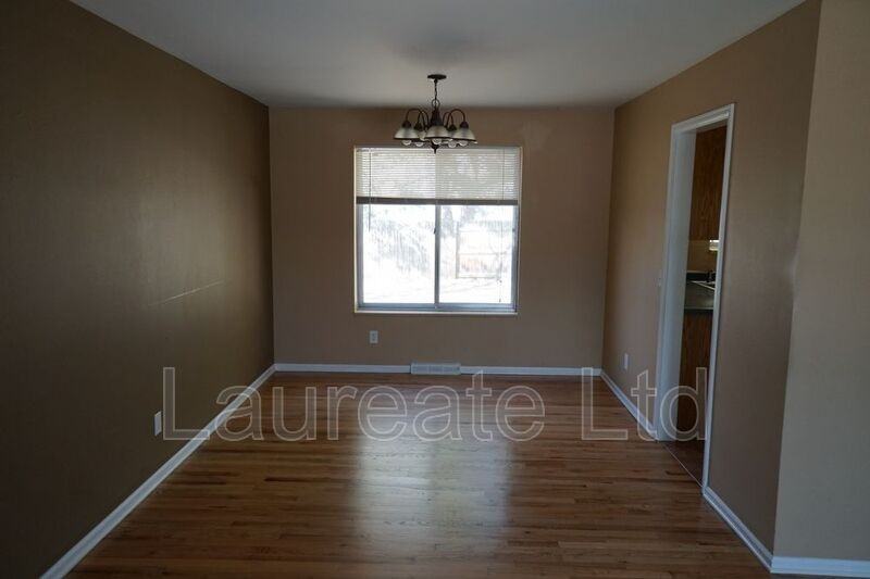 1853 S Oakland St - Photo 4 of 21