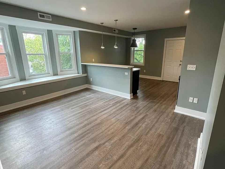 1656 Broadway Avenue #301 - Photo 6 of 9