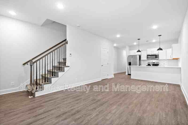 750 J - Photo 7 of 14
