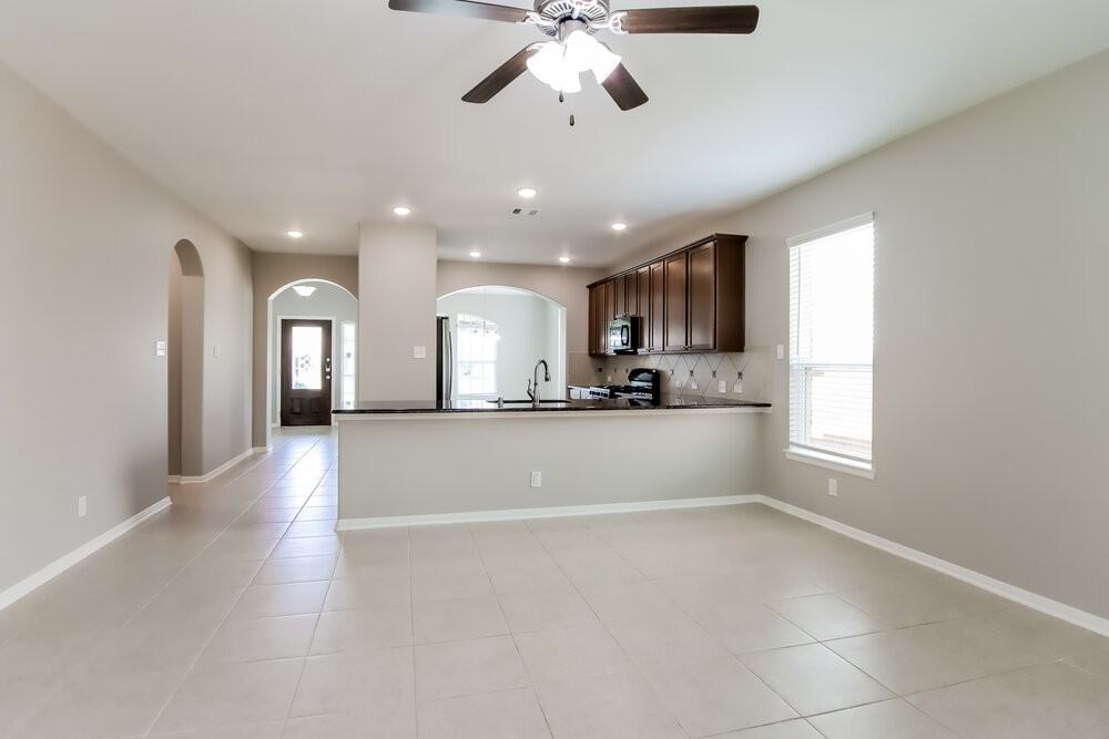 614 Companion Dr - Photo 4 of 16