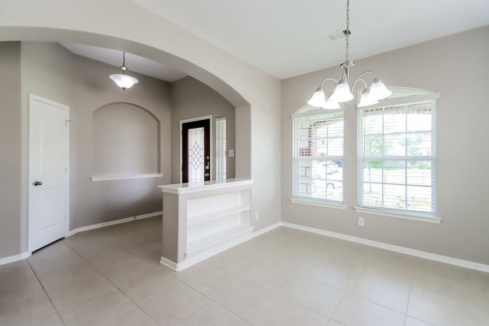 614 Companion Dr - Photo 5 of 16