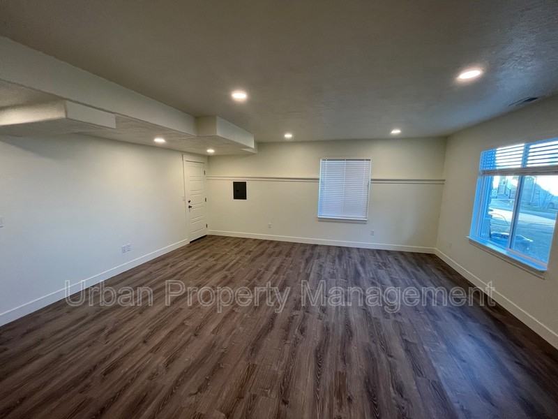 940 W Shadow Brook Ln - Photo 5 of 9