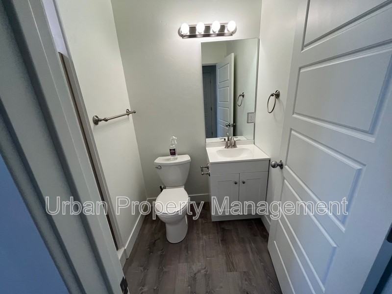 940 W Shadow Brook Ln - Photo 7 of 9