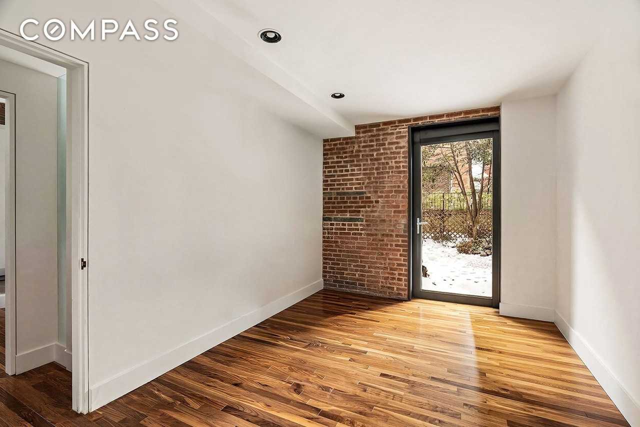 533 Leonard St #1B - Photo 6 of 11