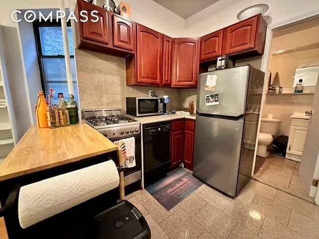 349 W 45th St #3RE - Photo 3 of 5