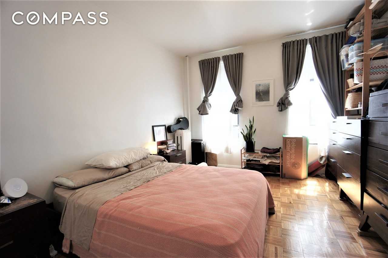 330 W 43rd St #15 - Photo 4 of 7