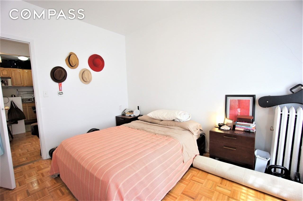 330 W 43rd St #15 - Photo 6 of 7