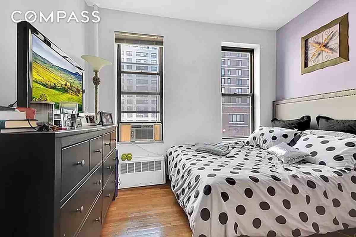 416 E 71st St #17 - Photo 2 of 8