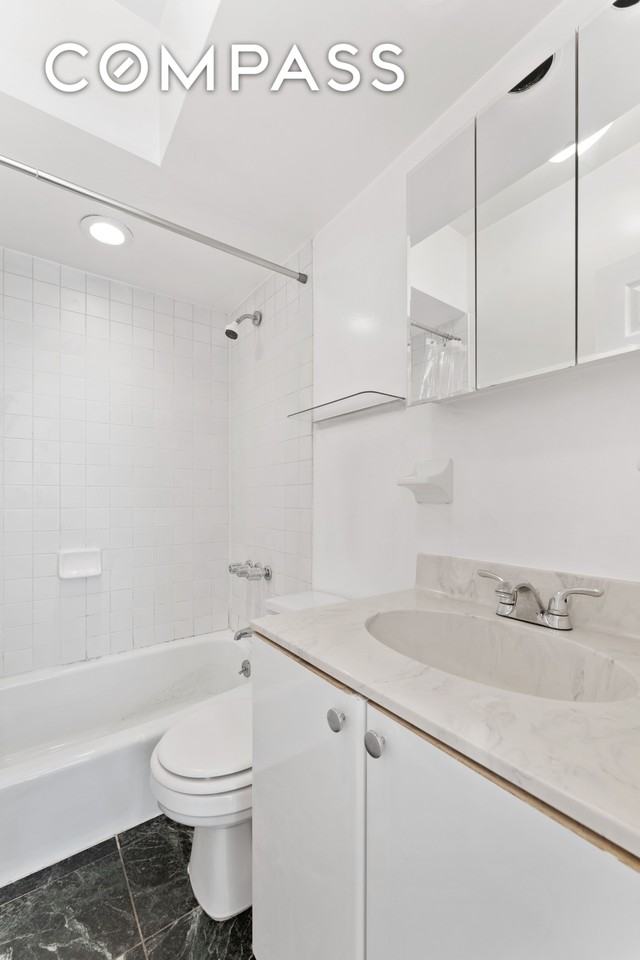 353 12th St #3 - Photo 5 of 13